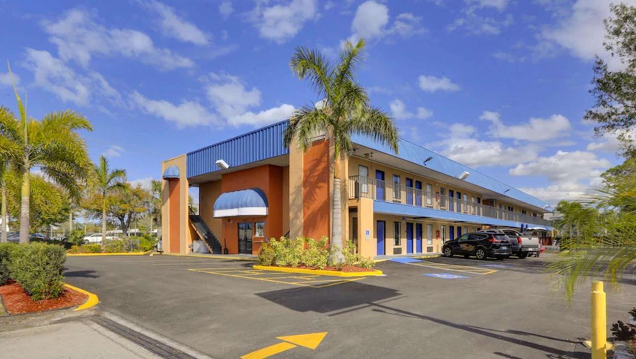 Magnuson Hotel Bradenton Exteriör bild