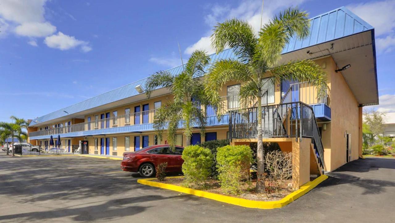 Magnuson Hotel Bradenton Exteriör bild