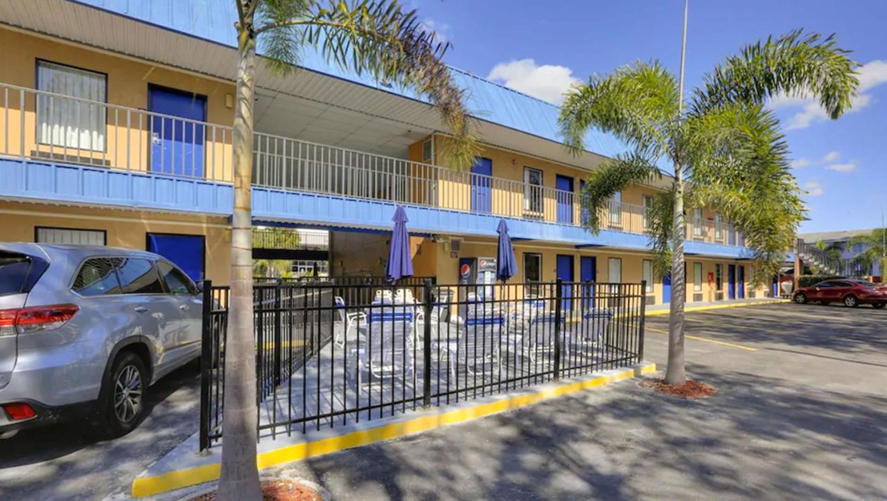 Magnuson Hotel Bradenton Exteriör bild